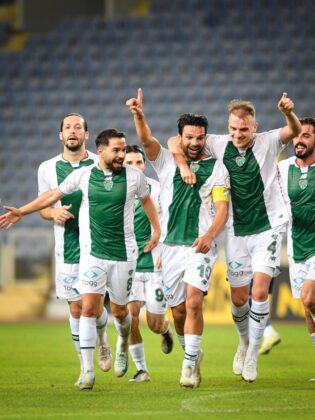 Bursaspor zirvedeki yerini korudu