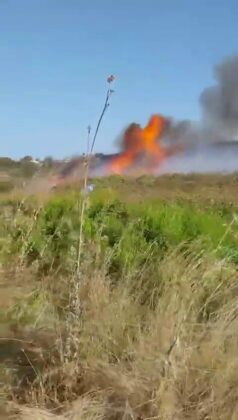Çalılık alanda çıkan yangın korkuttu