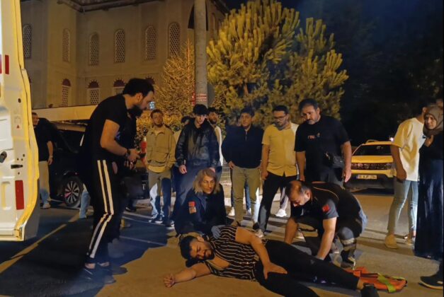 Otomobille elektrikli bisiklet çarpıştı