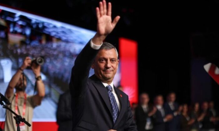 Özgür Özel yeniden genel başkan
