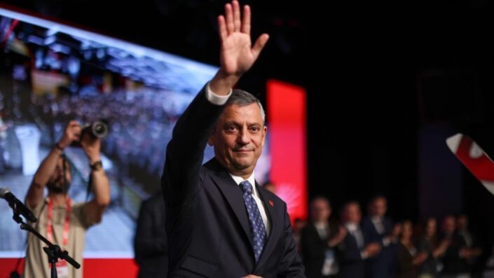 Özgür Özel yeniden genel başkan