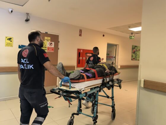 Suntaların altında kalan işçi yaralandı