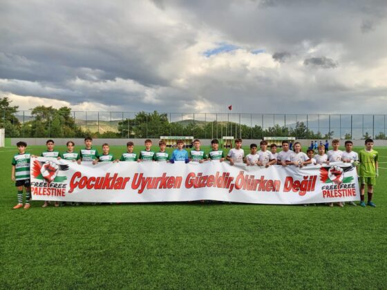 Bursalı futbolcu gençlerden anlamlı mesaj