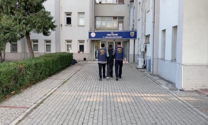 Aranan şahıs operasyonla yakalandı