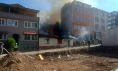 Müstakil ev alev alev yandı