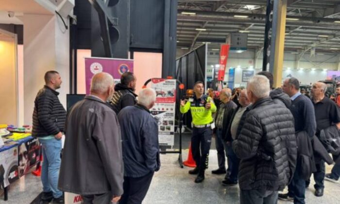 Jandarmadan traktör sürücülerine trafik eğitimi
