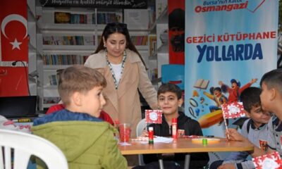 ‘Gezici Kütüphane’ Cumhuriyet coşkusunu mahallelere taşıdı