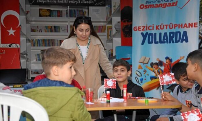 ‘Gezici Kütüphane’ Cumhuriyet coşkusunu mahallelere taşıdı