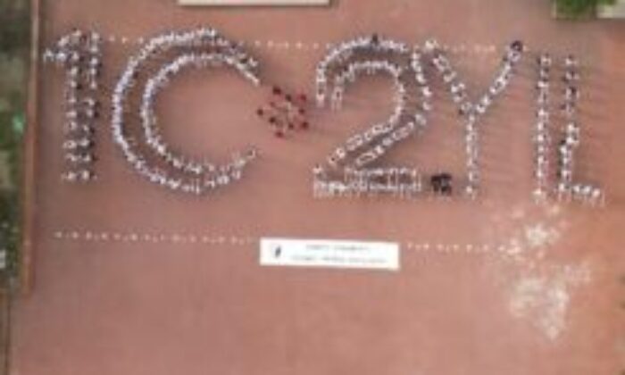 Lise öğrencilerinden 102. yıl koreografisi