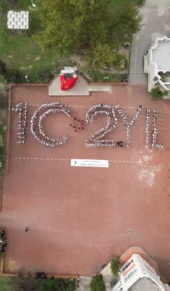 Lise öğrencilerinden 102. yıl koreografisi