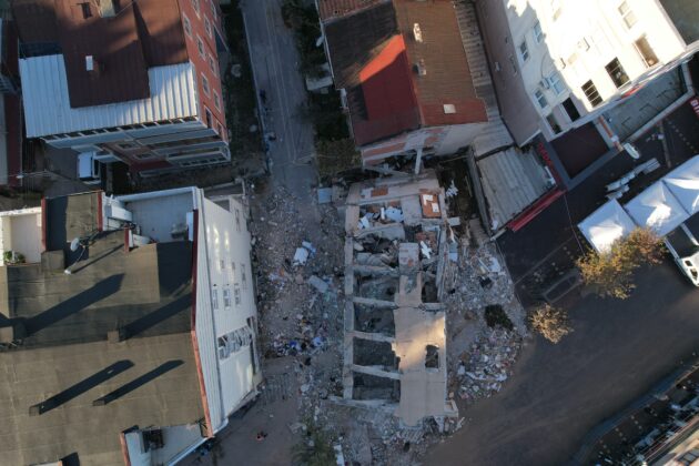 Gebze’de çöken binada 4 kişi hayatını kaybetti