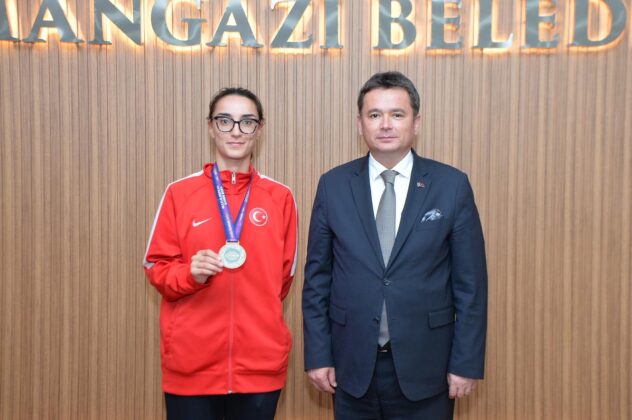 Başkan Aydın: Sıla, başarılarıyla gençlere ilham oluyor