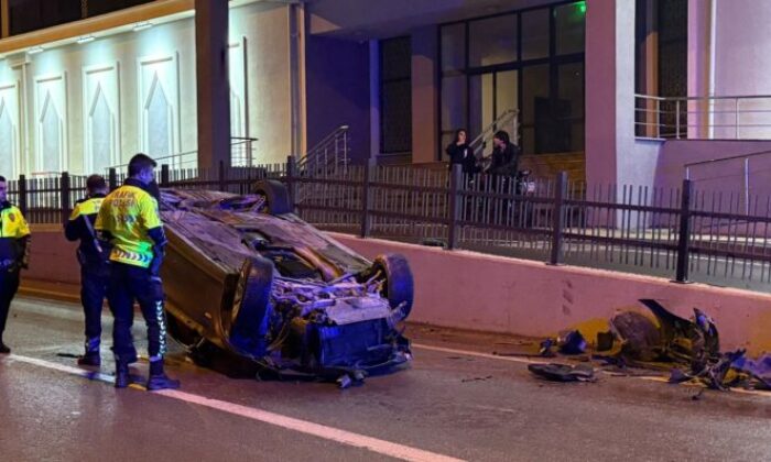 Takla atan otomobilde 3 kişi yaralandı