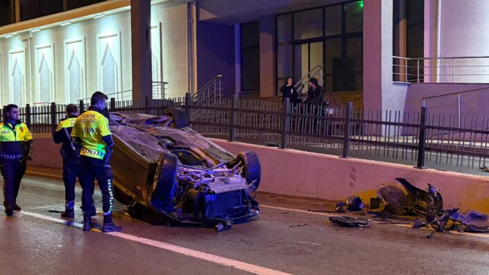 Takla atan otomobilde 3 kişi yaralandı