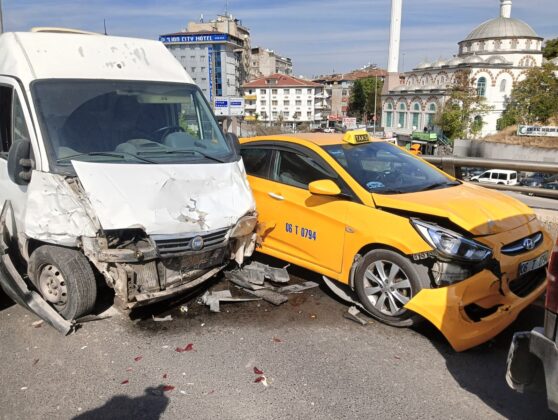 6 araç birbirine girdi