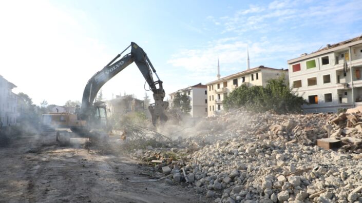 Turgutalp’te 2. ve 3.etap yıkımları başladı