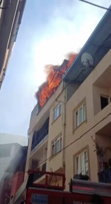 Çatı katında yangın paniği