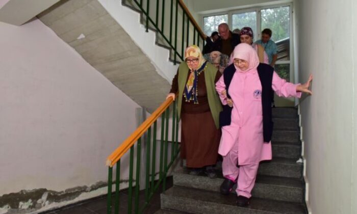 Huzurevinde deprem ve yangın tatbikatı