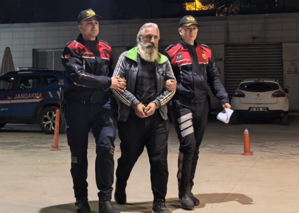 Pazarda uyuşturucu satan şahıs kıskıvrak yakalandı