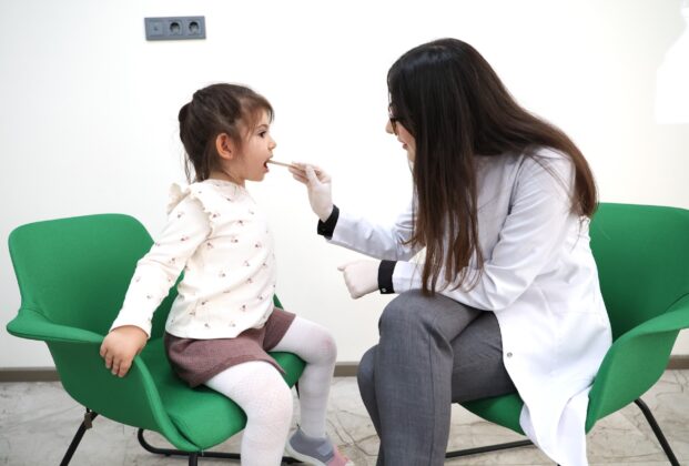 Minikler sağlıklı gülüşlerin sırrını öğrendi