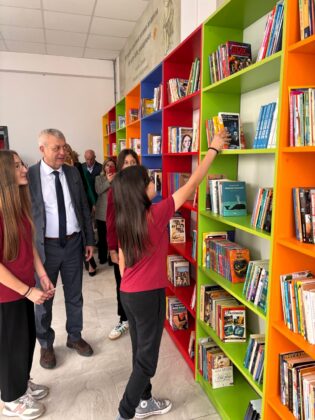 Öğrenciler yeni kütüphanelerine kavuştu