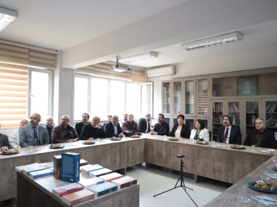 Arena Eğitim Kurumları’ndan Prof. Dr. Ahmet Cevizci’ye anlamlı vefa