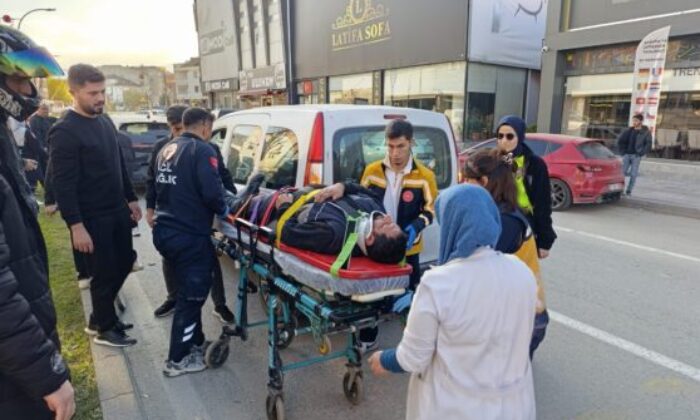 Önündeki araca arkadan çarptı