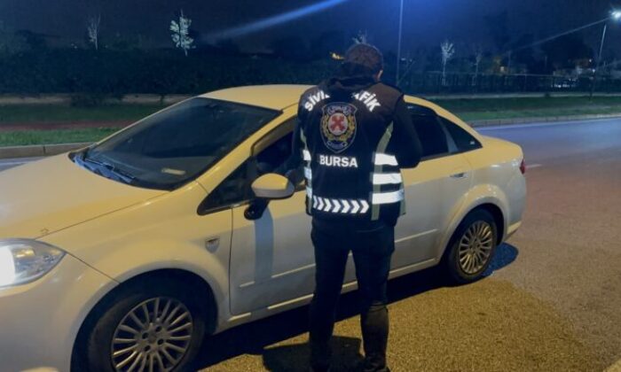 Bursa’da trafik ekiplerinden gece denetimi
