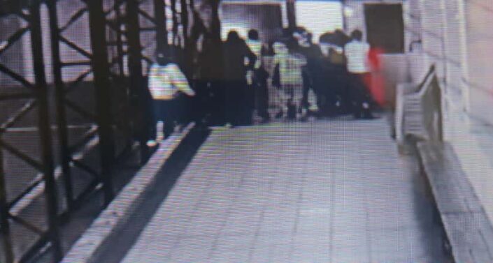 Halı sahada kalbine yenildi