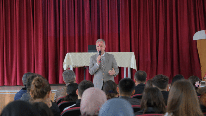 İnegöl Belediye Başkanı Taban öğrencilerle buluştu