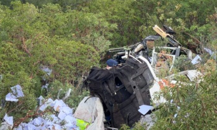 Kontrolden çıkan tır uçuruma yuvarlandı