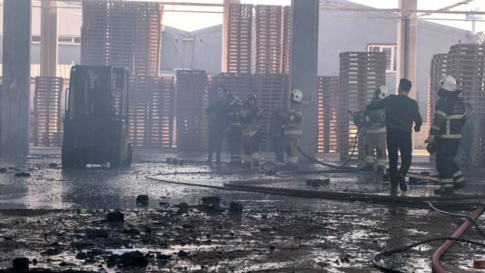 Palet fabrikasında yangın!