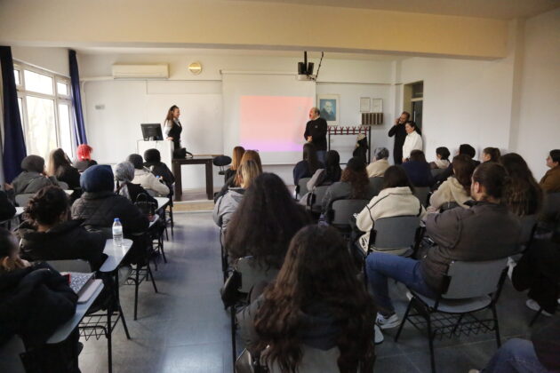 Gazeteciler öğrencilerle buluştu