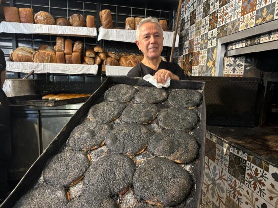 Tahinli pideye ‘siyah dokunuş’