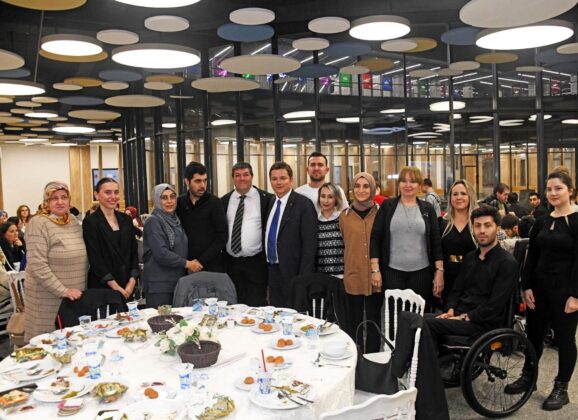 Başkan Aydın engelleri sevgiyle aştı