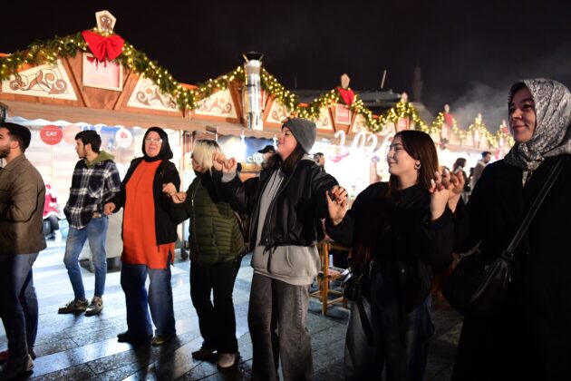 Osmangazi Meydanı’ndaki ‘Yeni Yıl Festivali’ne yoğun ilgi