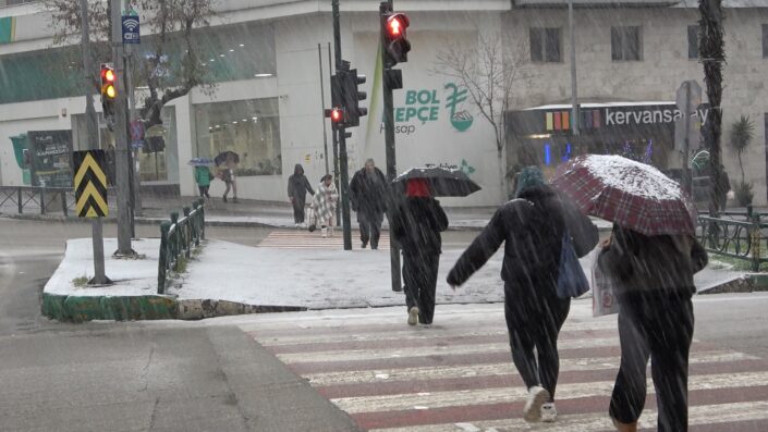 Şehir merkezi de beyazlara büründü
