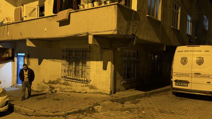 Anne ve 4 yaşındaki çocuğu darp ettiler!