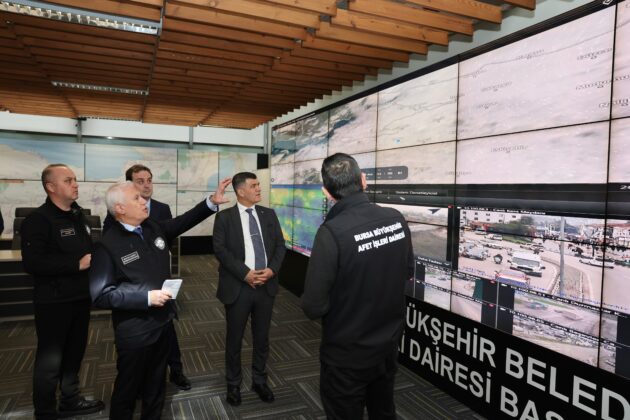 Büyükşehir’de kar mesaisi