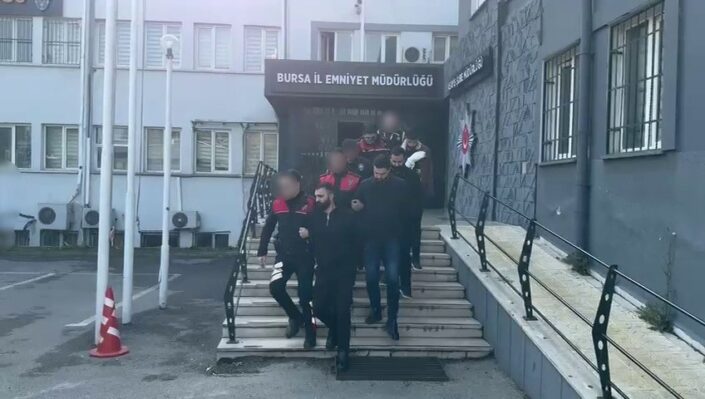 Restoranda ‘servis’ tartışması: 3 tutuklama