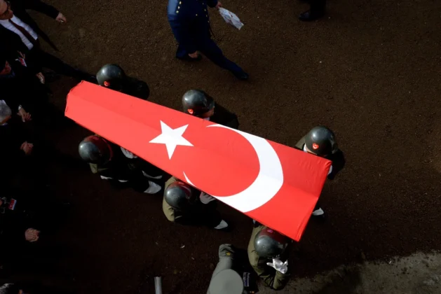 Çatışma sırasında yaralanan polis şehit oldu