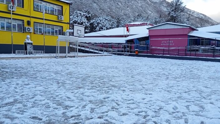 Bursa’da kar yağışı eğitimi etkiledi