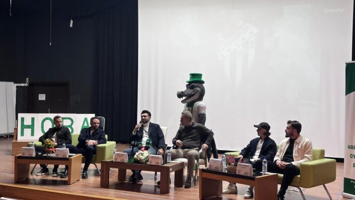 Bursaspor yöneticileri ve futbolcuları öğrencilerle buluştu