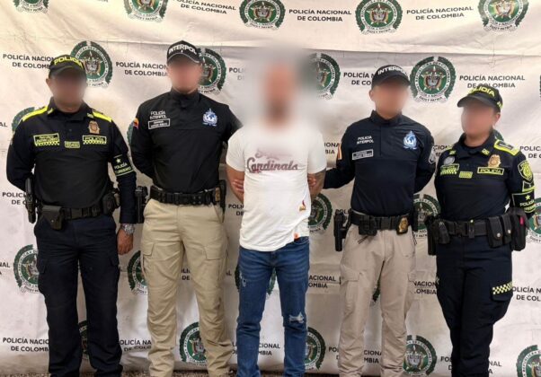 Kırmızı bültenle aranan Türk vatandaşına gözaltı