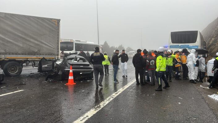 TAG Otoyolu’nda zincirleme kaza!