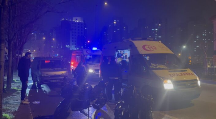 Otomobil ile motosiklet çarpıştı