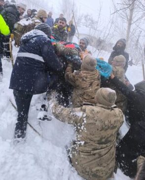 Van’da çığ paniği