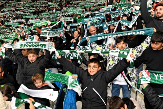 Osmangazili çocuklar Bursaspor maçını stadda izledi