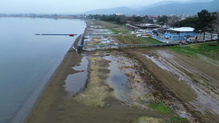 İznik Gölü 200 metre çekildi