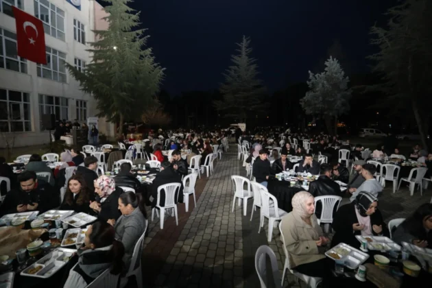 İnegöl’de 500 öğrenciyle iftar sofrası kuruldu